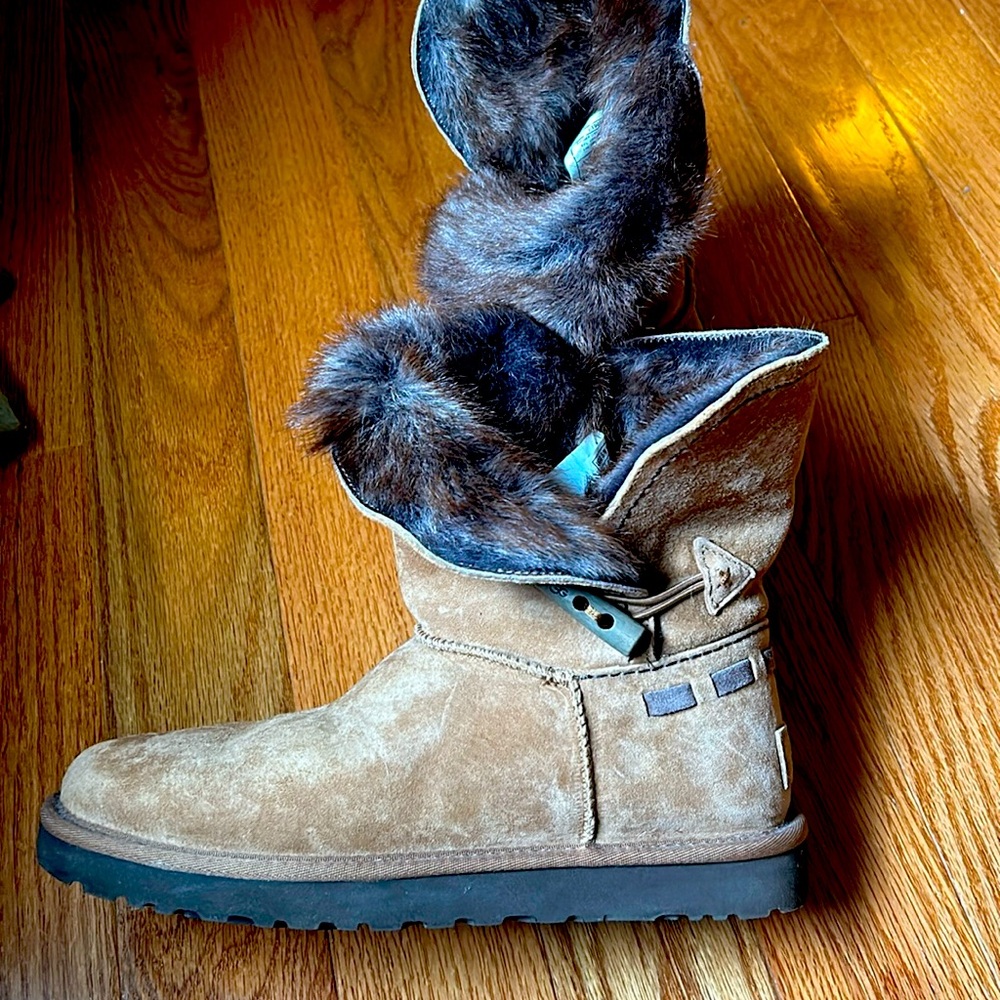 Ugg Boots size 9. Light Brown Suede